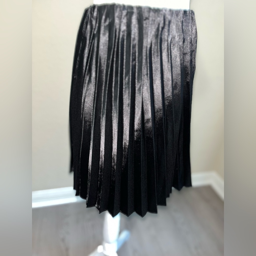 Lulus ‘Feeling Snazzy’ Black Satin Pleated Mini Skirt, NWT